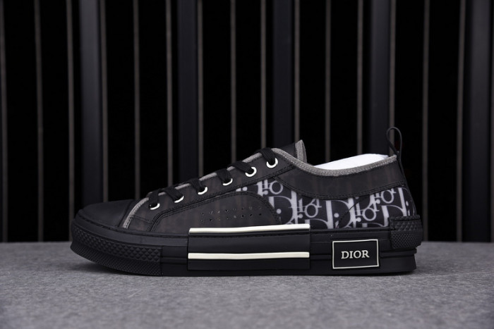 b23 oblique low-top sneaker
