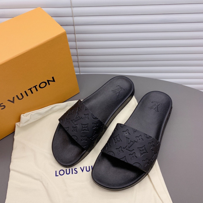 loui v sandals